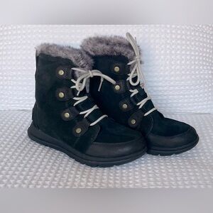 Sorel fur-trimmed winter boots, Women’s size 7.5
